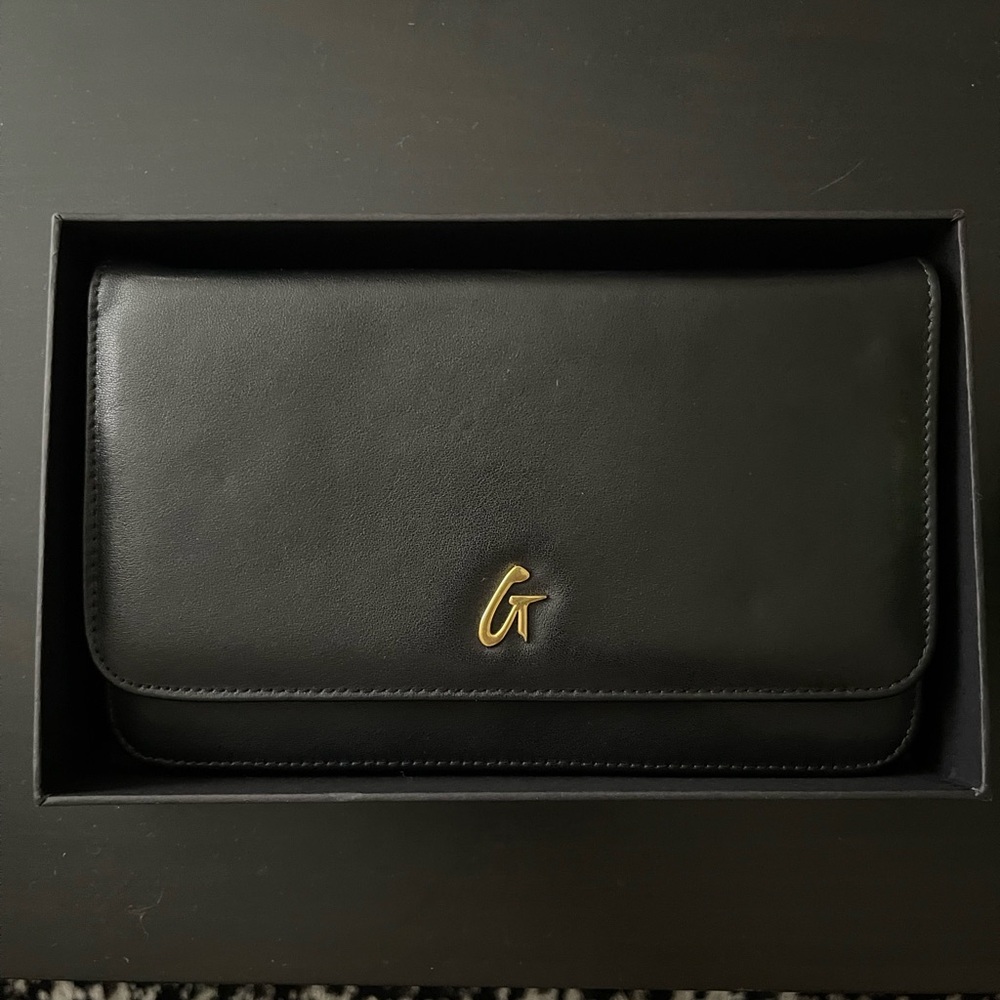 Glamaholic Lifestyle wallet on a chain